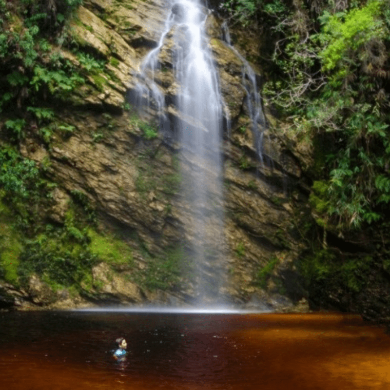 Cachoeiras em Juiz de Fora e região - Cachoeira da água vermelha fica localizada em Rio Preto/MG